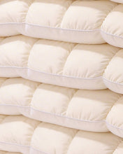 Cargar imagen en el visor de la galería, Puff Pillow | Cooling Bedding Pillow | Puff Grid Design