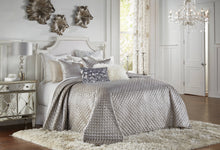 Cargar imagen en el visor de la galería, Aura Silver Quilt Set
