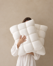 Cargar imagen en el visor de la galería, Puff Pillow | Cooling Bedding Pillow | Puff Grid Design
