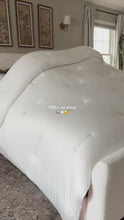Cargar y reproducir el video en el visor de la galería, Marshmellow Comforter | Down Comforter | Machine Washable
