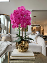 Cargar imagen en el visor de la galería, Orquídea Pink in Round Gold Vase
